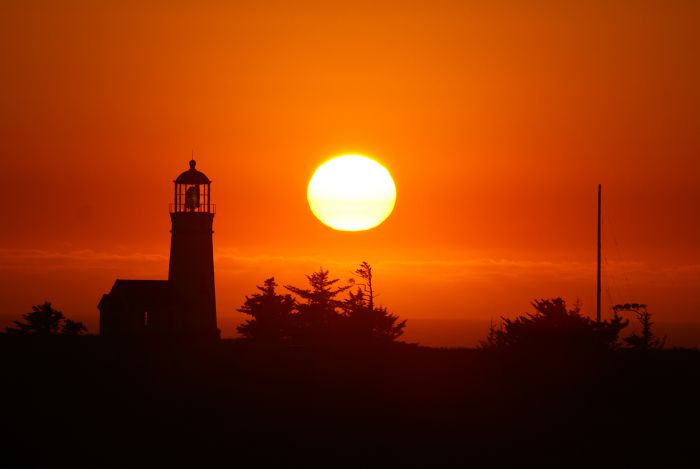 Leuchtturm mit Sonnenuntergang                    