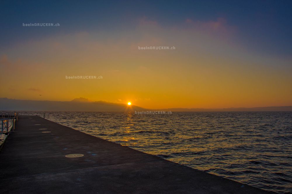 Sonnenuntergang am Zugersee (Winter mit Nebel)    