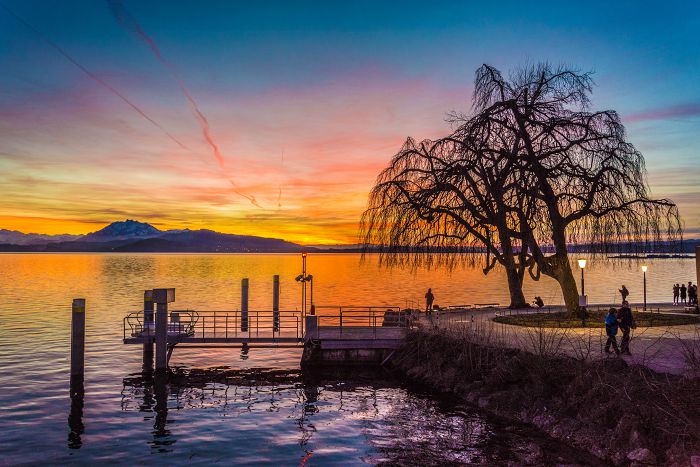 Abendrot am Zugersee                              